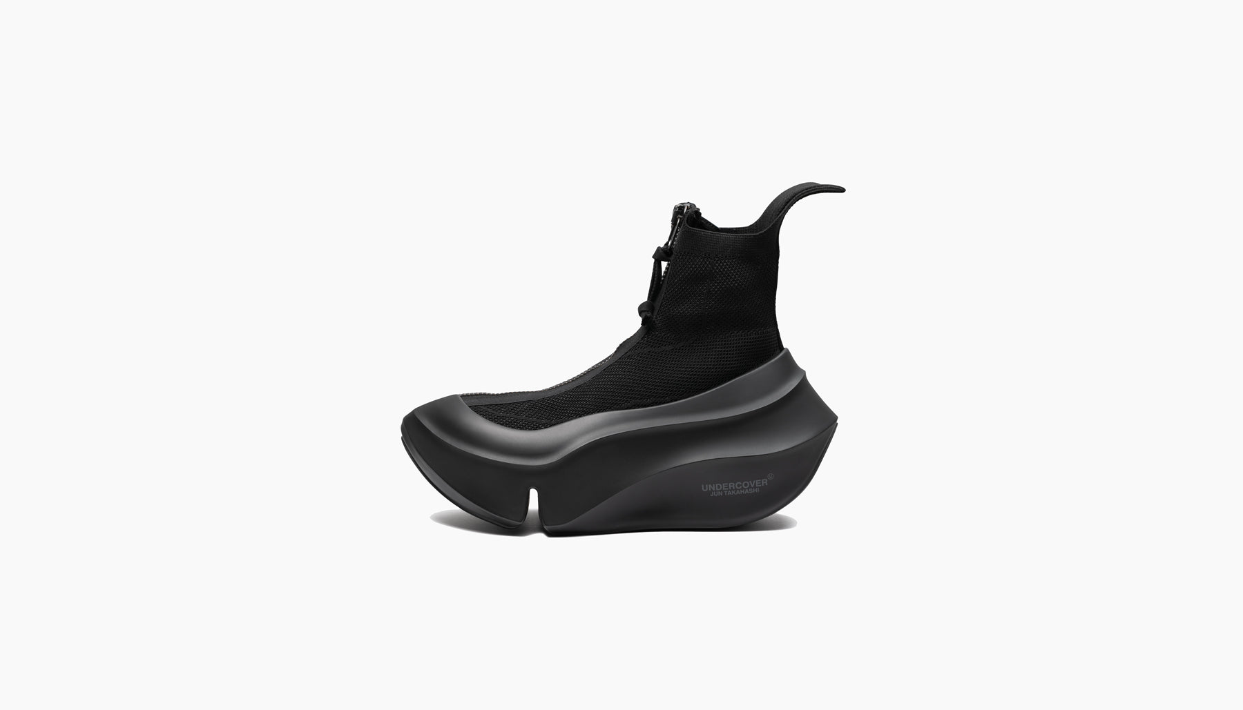UNDERCOVERとのコラボレーションシューズを発売