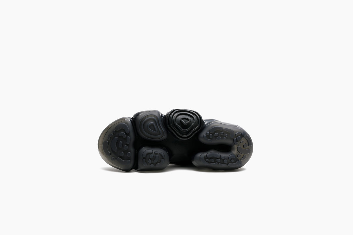 grounds MOOPIE T MARY JANE　BLACK ENAMEL / BLACK